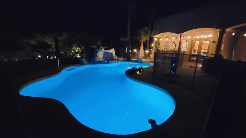 Vegas/Henderson Tropical Oasis gallery image 3