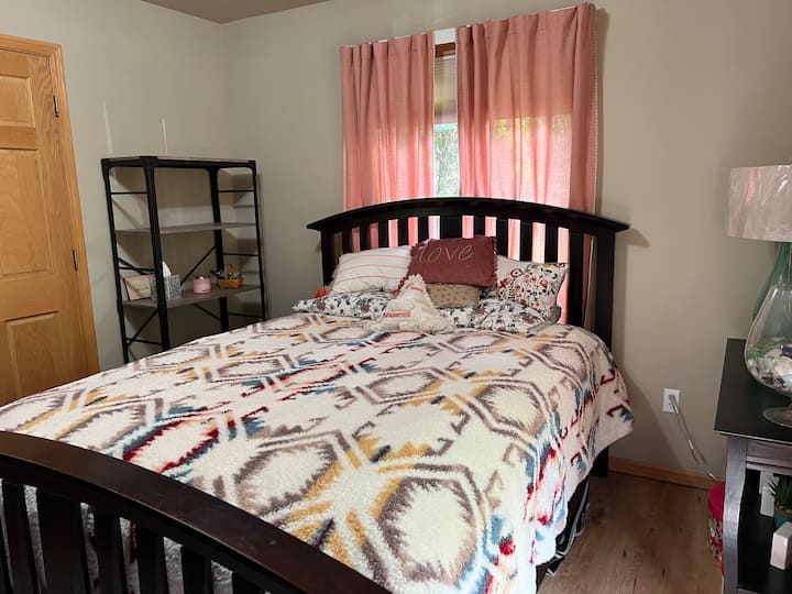 1ª camera da letto, letto queen-size