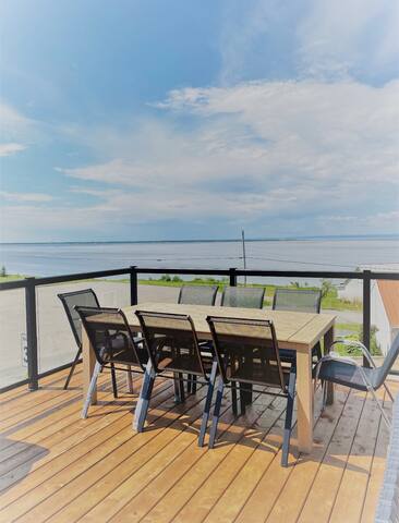 Maison Rouge très chaleureuse avec vue sur la mer gallery image 3