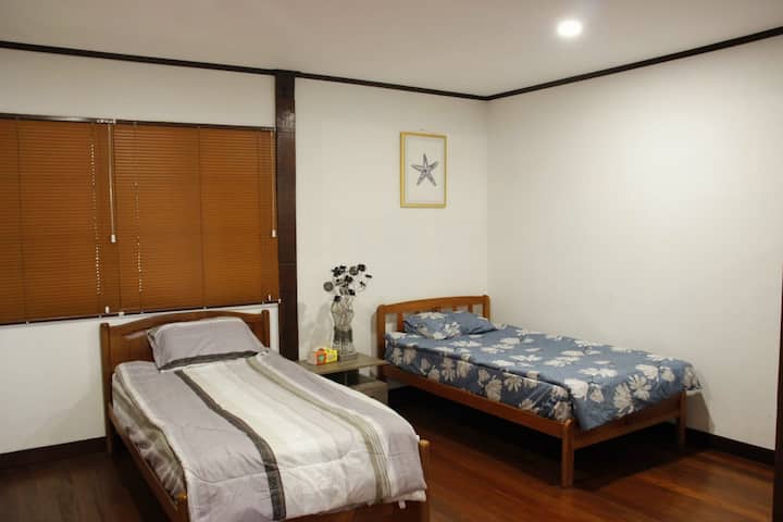 Спална соба 3 Намалено - 2 x единечни кревета