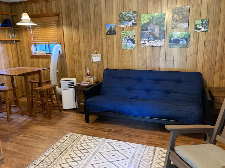 Cozy Creek Cabin 1-bedroom Cabin Next To Pipestem - Pipestem Resort State Park, Pipestem