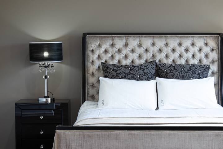 4 Bedroom Luxury Home in South Perth gallery image 5