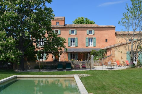 Popular Airbnb listing: 1-Bedroom Apartment in Provençal Farmhouse in Saint Saturnin Lès Apt