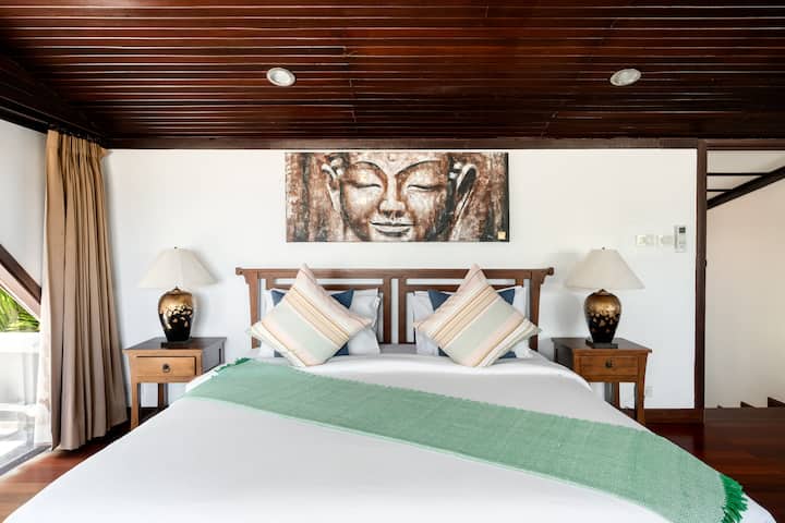 Posteľ Master Bedroom
Kingsize bed. 
Súkromná veranda. 