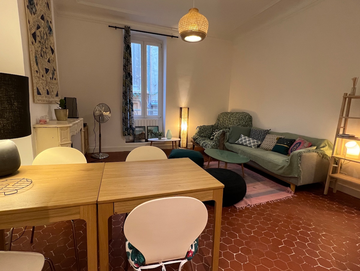 Beliebte Airbnb-Anzeige: Apartment in the heart of Marseille with patio in Marseille 1er Arrondissement