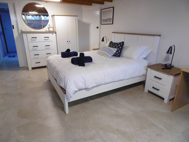 חדר שינה (למטה)