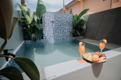 Balai AA-10pax,h&c shower,pool,bar&dining/Netflix