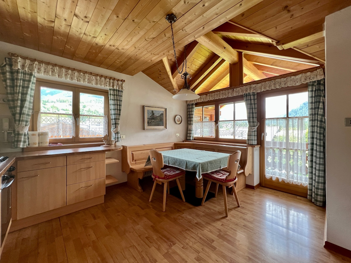 Propiedad de Airbnb exitosa: Lovely apartment with a view of the Dolomites en Marebbe