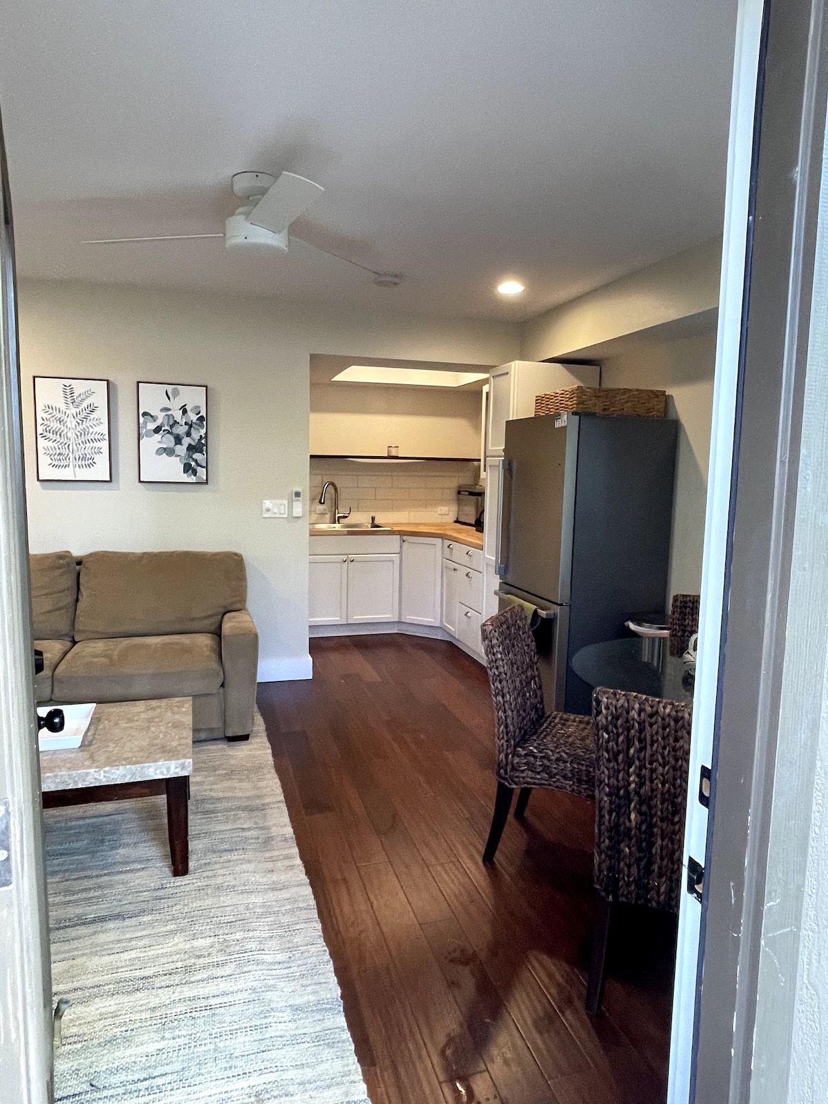 Mlango wa kuingilia kwenye Kitengo