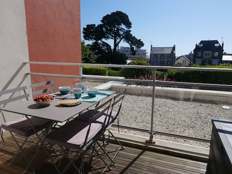 Top performing Airbnb: Marine footprint – T2 near beaches and shops in Saint Quay Portrieux