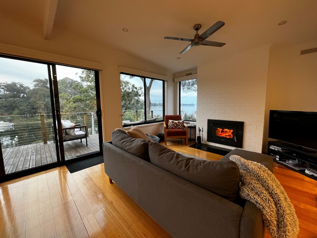 Popular Airbnb listing: Time to unwind and take in the spectacular views! in Metung