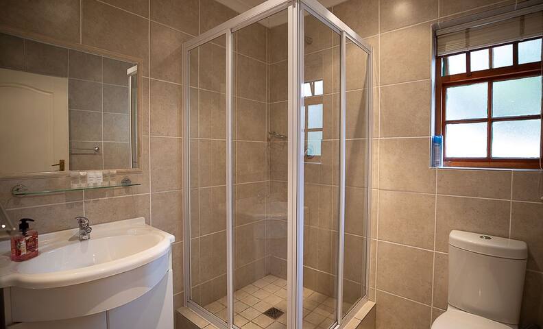 Chardonnay (2-Bedroom Cottage) gallery image 5