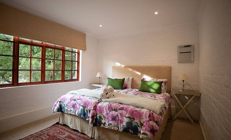 Chardonnay (2-Bedroom Cottage) gallery image 3