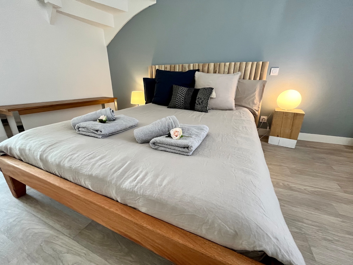 Spálňa 1: posteľ 140 x 190