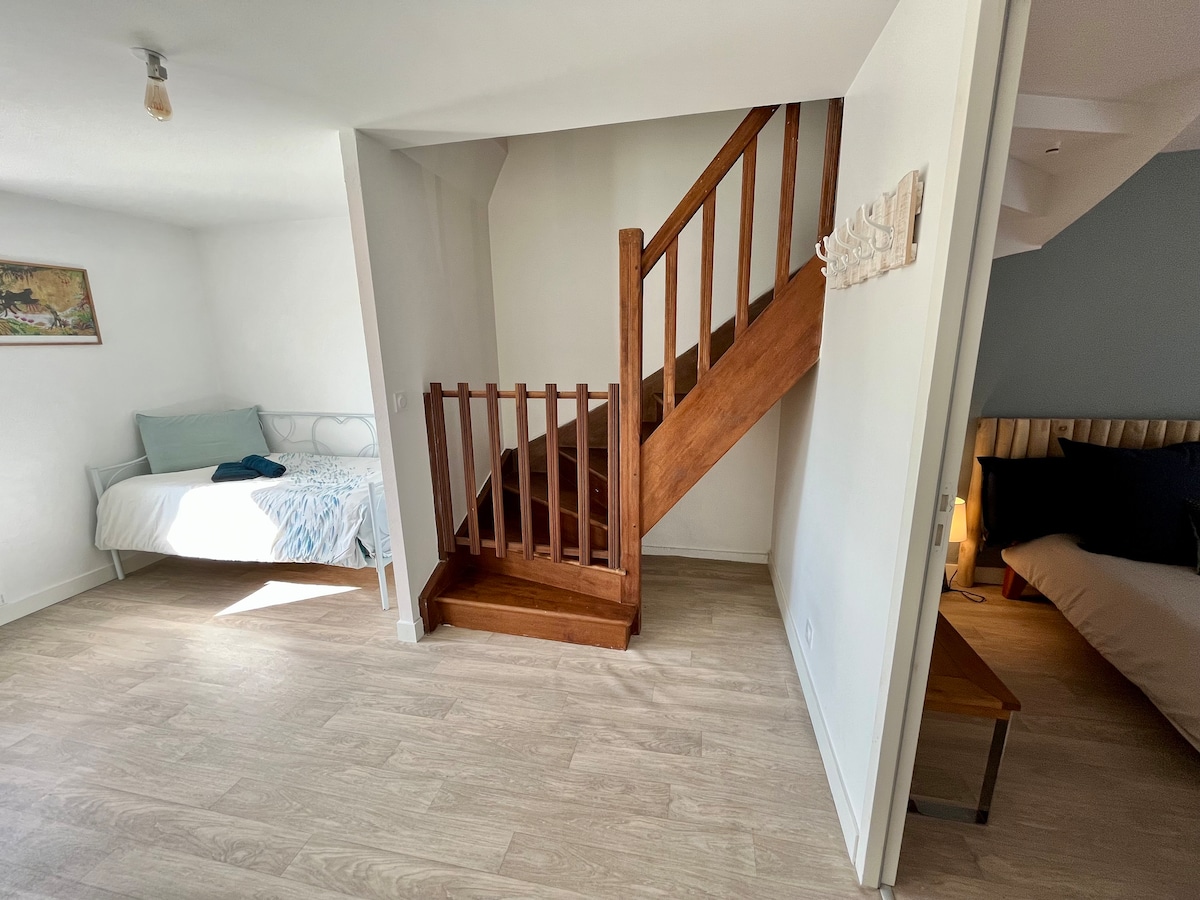 Spálňa 3: otvorený priestor, lôžko 90 x 190