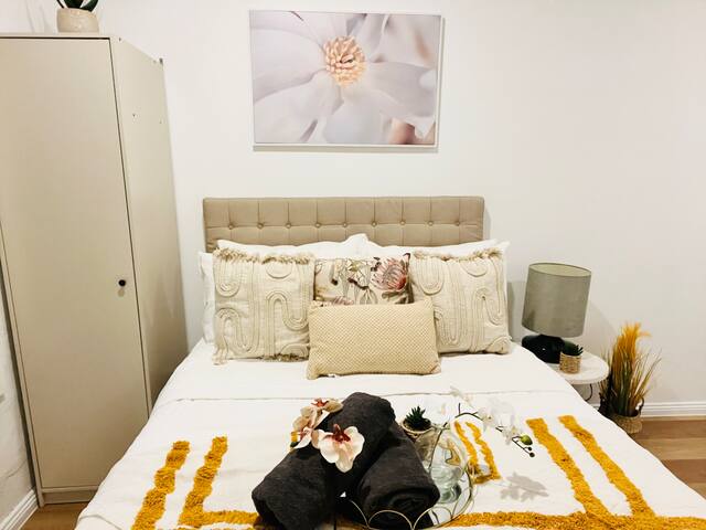 4BDR2BTH#Fits14pp#Next2QVicMarket#FreeTramZone gallery image 3