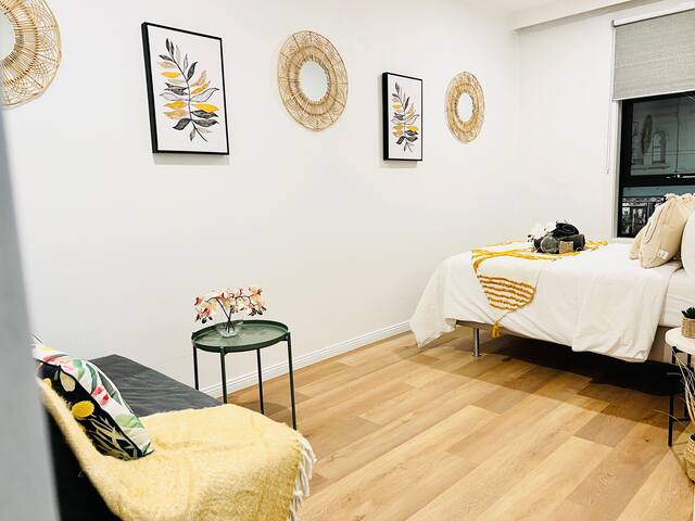 4BDR2BTH#Fits14pp#Next2QVicMarket#FreeTramZone gallery image 4