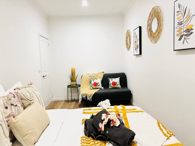 4BDR2BTH#Fits14pp#Next2QVicMarket#FreeTramZone gallery image 5