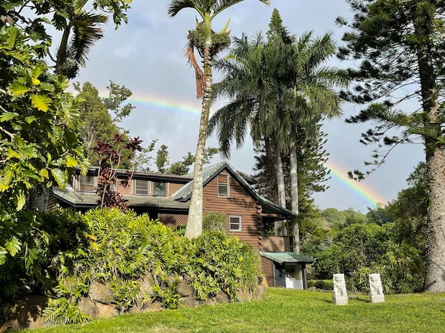 Charming Log House! Sacred Garden Farm Stay