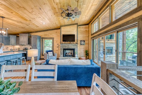 Successful Airbnb property: NEW Cabin Forest Decks, Hot Tub, Arcade Games in Mineral Bluff