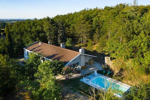 Drôme villa nestled in the woods