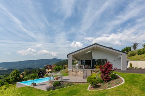 Apartment in the country house with pool and distant view 100m2