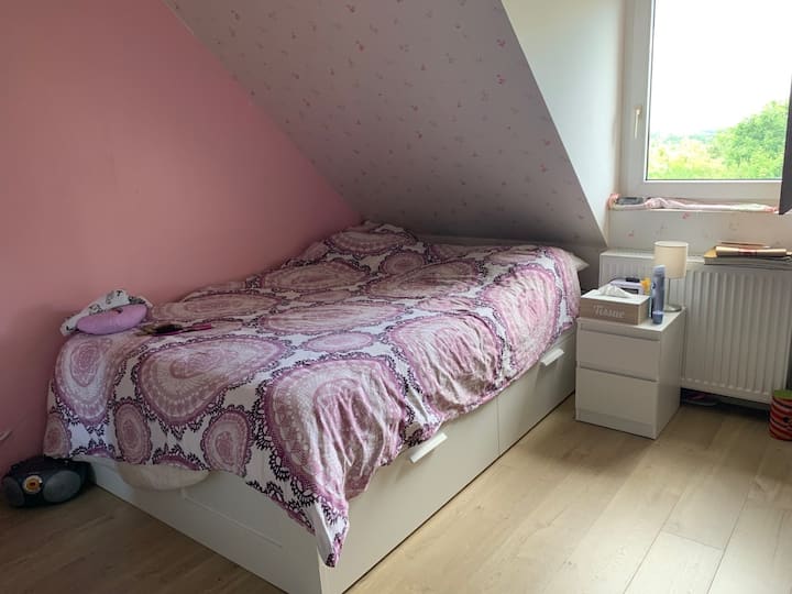 غرفة النوم 1/ 140 × 190 - غرفة النوم العلوية