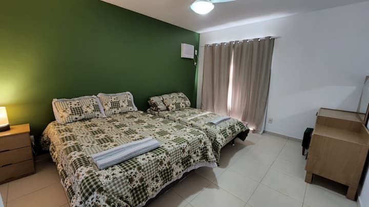 Apartmán 1 s manželskou posteľou a manželskou posteľou.