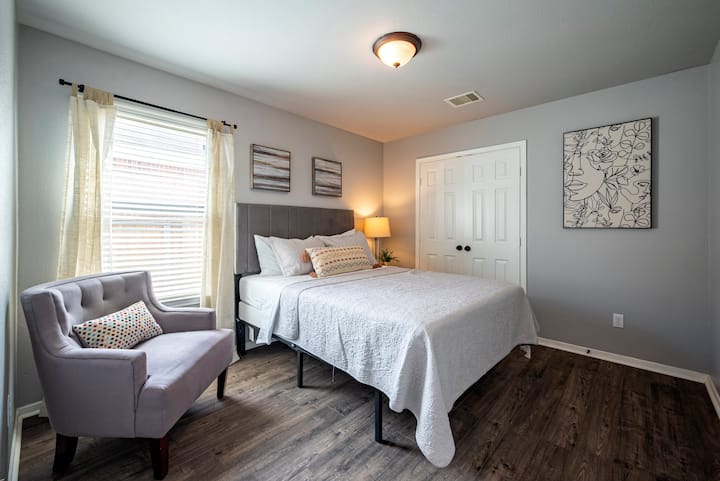 2 - ра спалня с двойно легло.