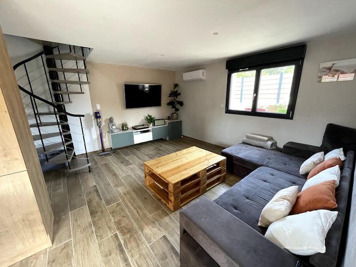 Petite Maison Chaleureuse Avec Piscine - La Garde