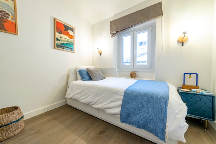 Third bedroom with trundle bed.