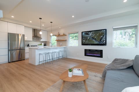 Top Airbnb: Modern San Diego Stay • Near La Jolla & UCSD in University