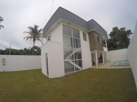 Casa Alto Padrão. 05 rooms, swimming pool, beach prox