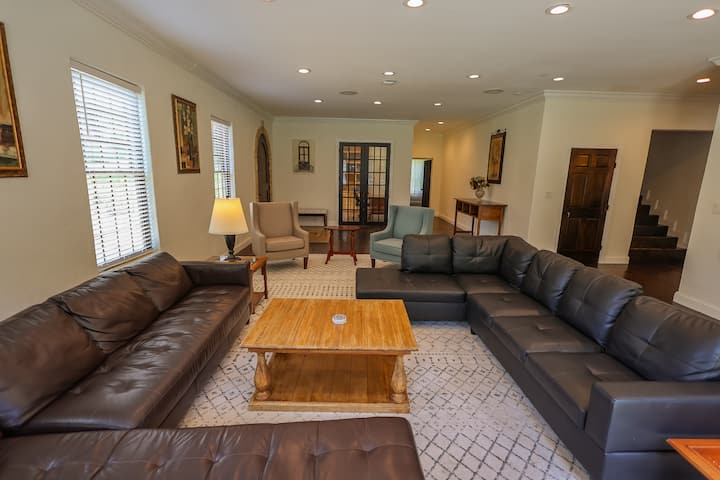 Fabulous Six Bedroom Jordan Lake Tuscan Villa - Seaforth, Pittsboro