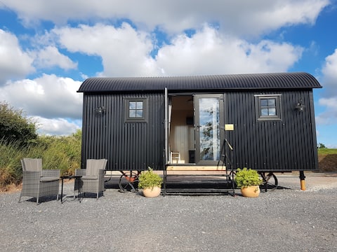 Cosy Shepherd's Hut On Farmland Near Cork City