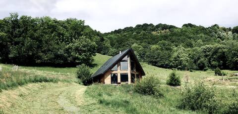 Lovely chalet facing Le Plomb du Cantal