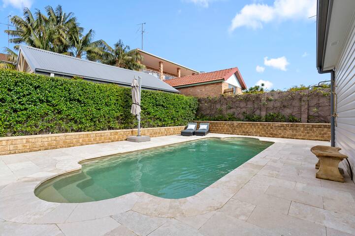 Huge House with Heated Pool – Walk to Beach gallery image 3