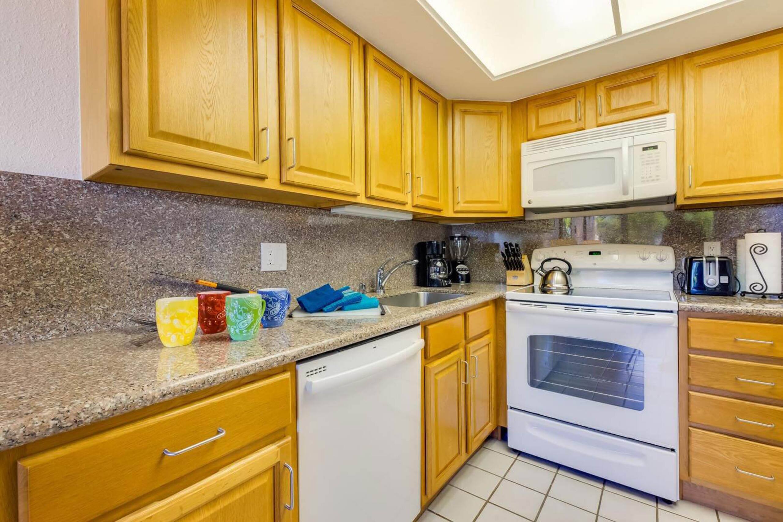 Condo in Kihei · ★5.0 · 2 bedrooms · 3 beds · 2 private baths - Image 16