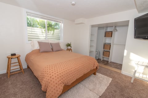 Cozy, Private Apartment, Centrally Located