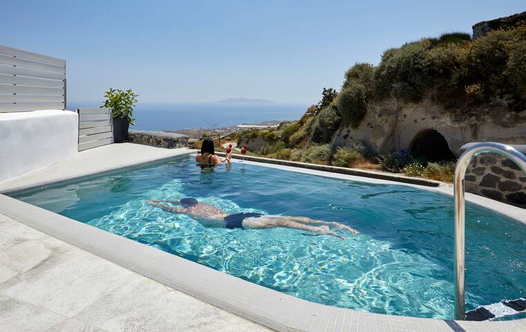 104. Cactus | Executive 3-Bedroom Villa with Pool gallery image 5