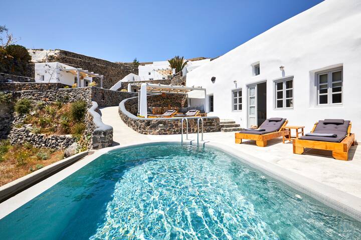 104. Cactus | Executive 3-Bedroom Villa with Pool gallery image 2