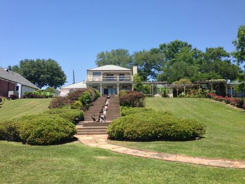 Beautiful False River Home on water w/Pier/Sundeck