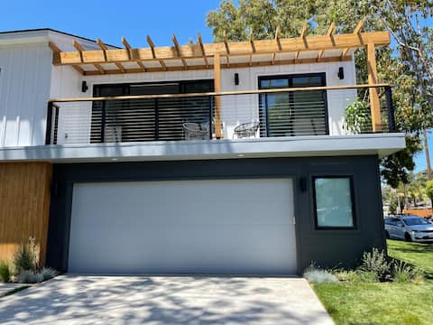 Brand New 2 Bed, 1 Bath Unit in Quiet Neighborhood