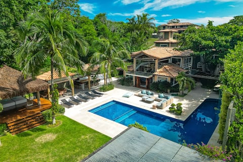 Magnificent beachfront mansion with 6 en-suites.
