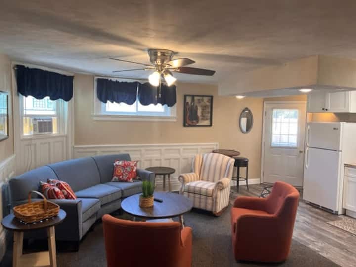 Summer Getaway - Apt 1 Sleeps 4 @ 56 Central - Fredonia, NY