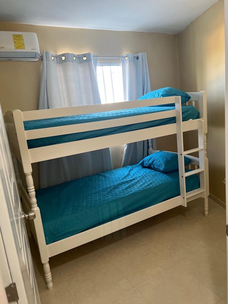 Vitanda viwili vya ghorofa