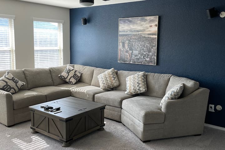 Pristine 3 bedroom, 3 bath smart home w/ amenities