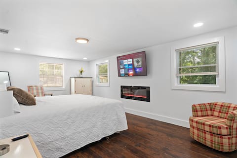 NEW! 19 Minutes from Savannah Historic District