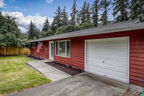 Adorable home just steps to St. Michael Hospital!