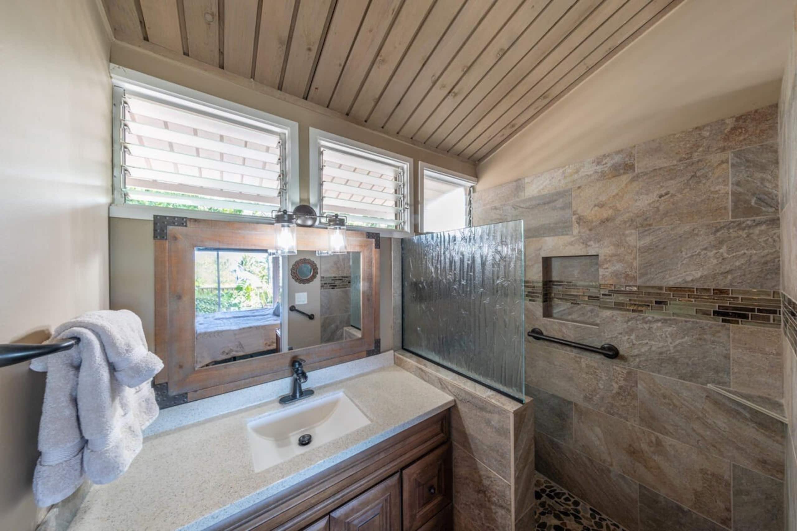 Condo in Kailua-Kona · ★4.86 · 2 bedrooms · 2 beds · 2 private baths - Image 6